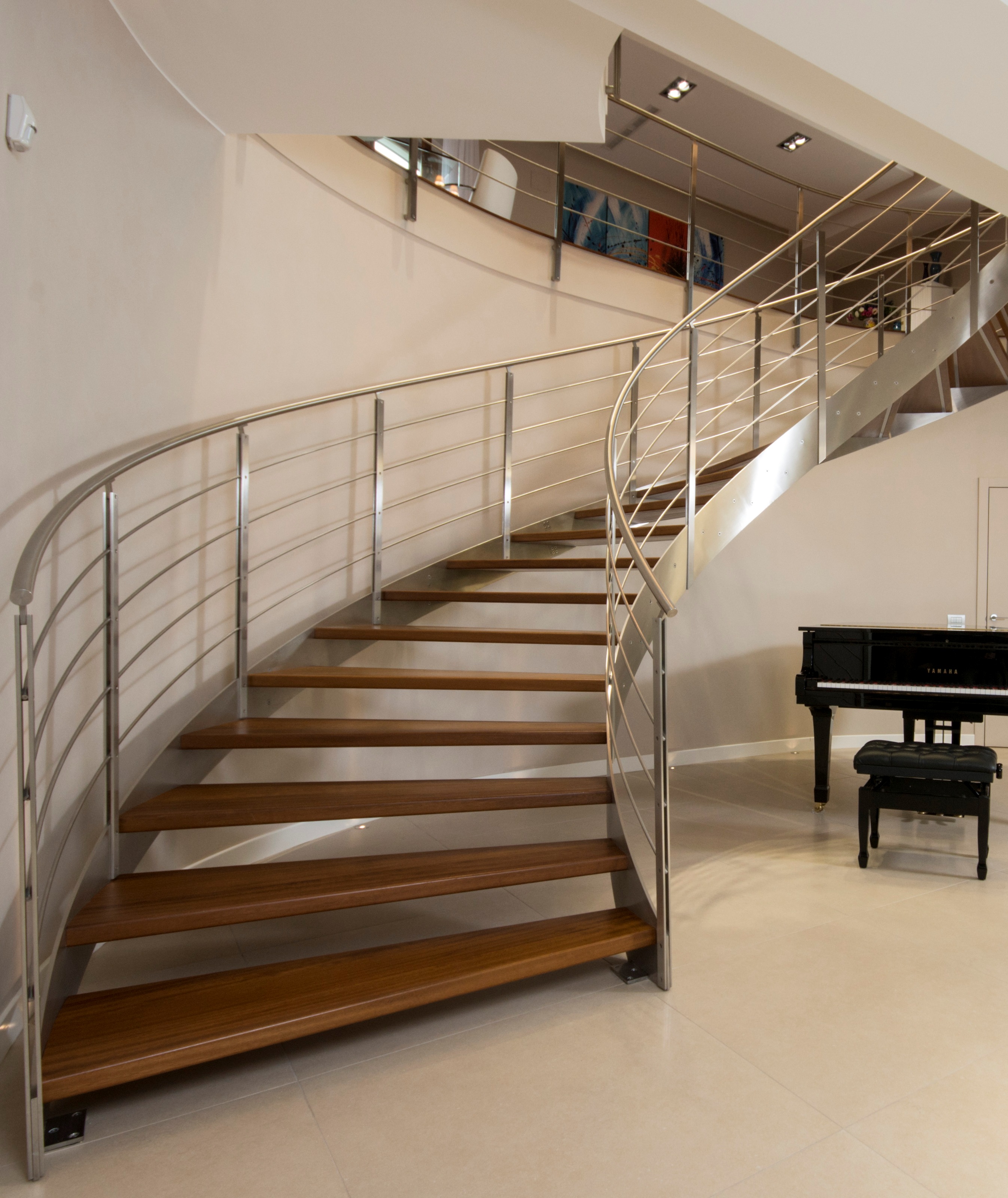 Self-supporting metal staircase - STM 01