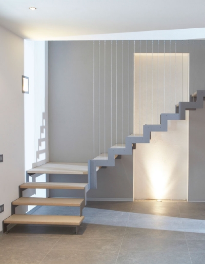 Self-supporting metal staircase - STM 05