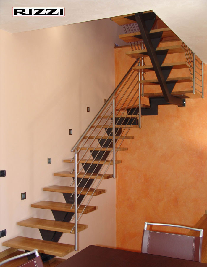 Self-supporting metal staircase - STM 06
