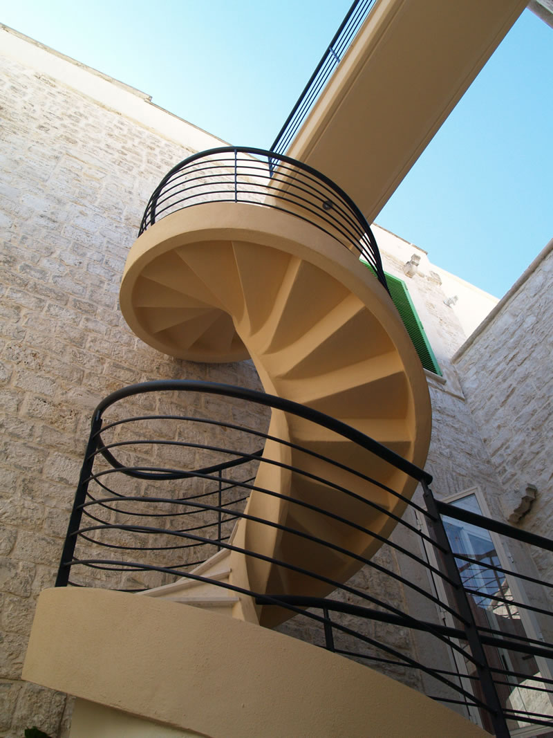 La scala a chiocciola nella ristrutturazione di Palazzo Griffi (BA)